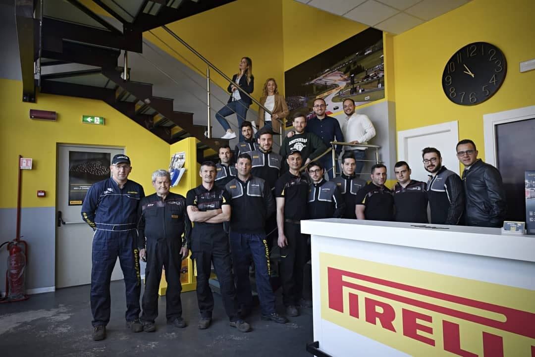 Il team Spiezia Tyres in sede
